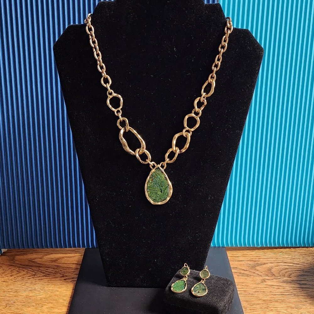 Avon Underwater Paradise Necklace & Earring Gift Set